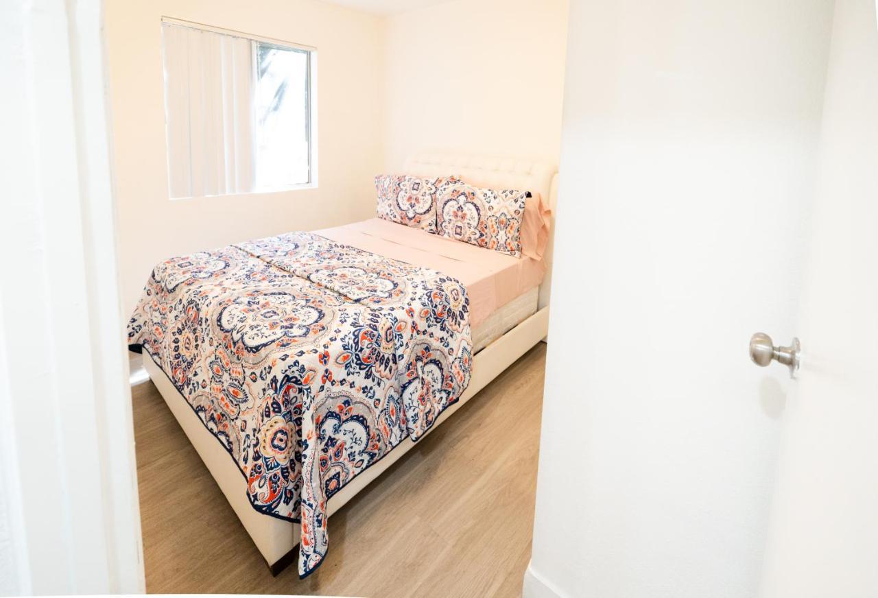 Cozy Small 2 Bedroom In Koreatown/Hollywood Los Angeles Bagian luar foto