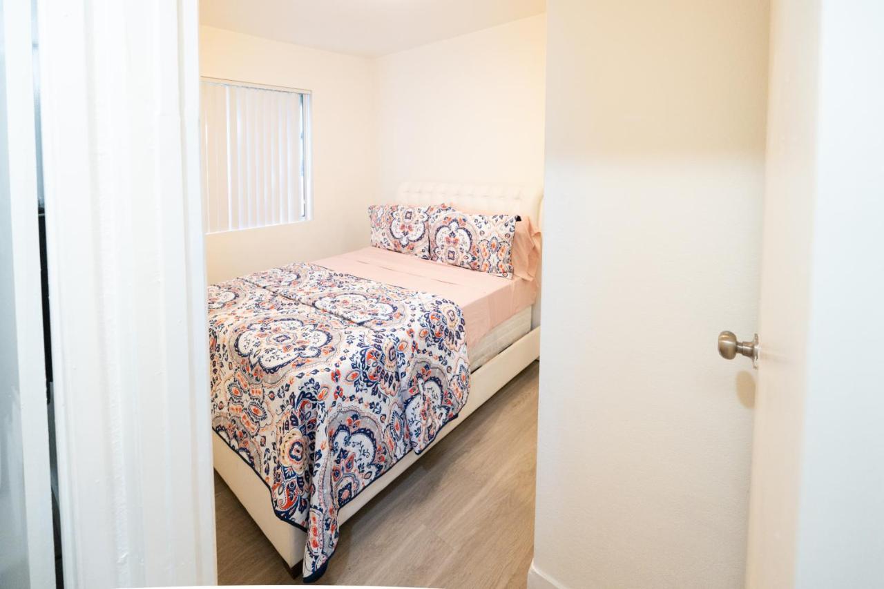 Cozy Small 2 Bedroom In Koreatown/Hollywood Los Angeles Bagian luar foto