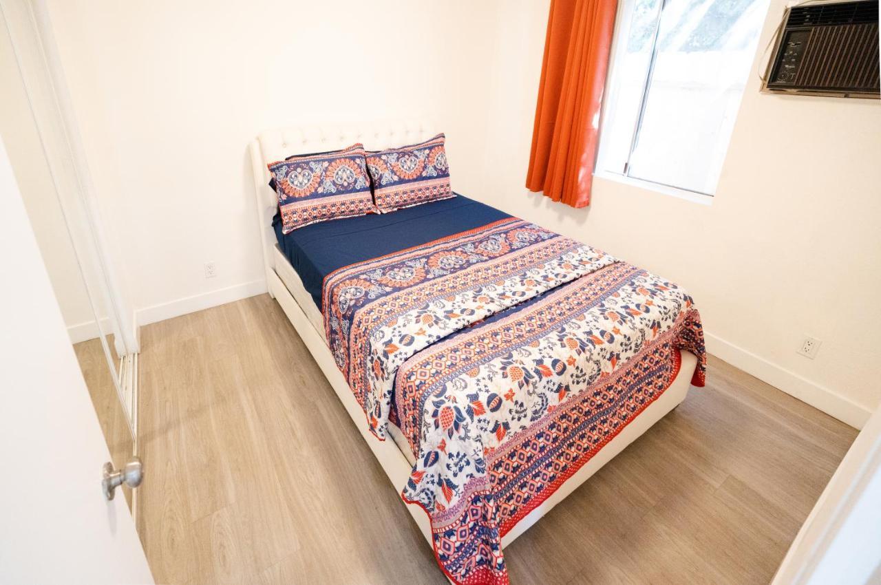 Cozy Small 2 Bedroom In Koreatown/Hollywood Los Angeles Bagian luar foto